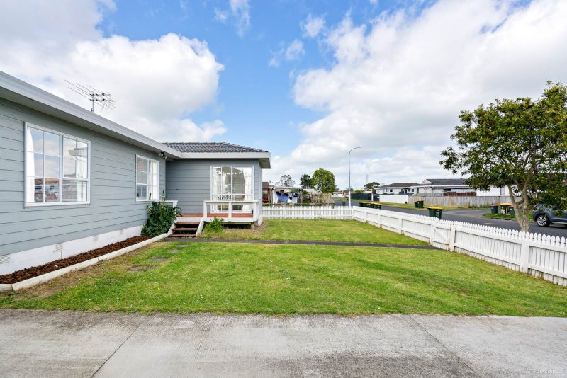 30 Trimdon Street, Randwick Park, Auckland - Carousel 1