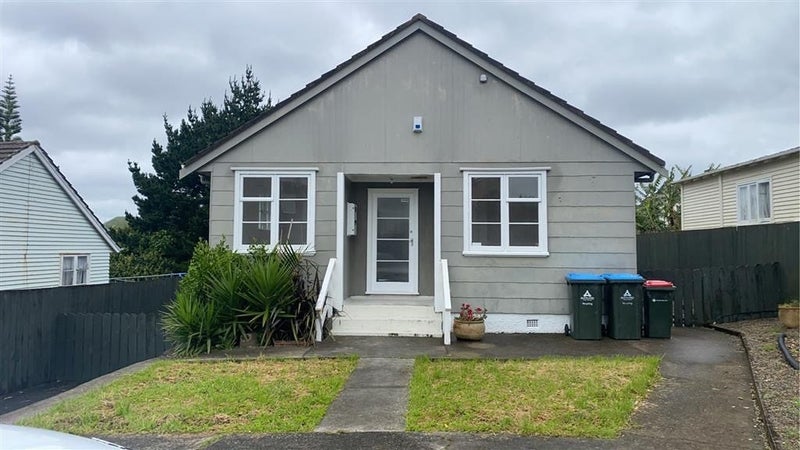 6 Huxley Place, Glen Innes, Auckland - Carousel 1