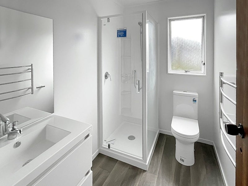 4A Flock Grove, Fairfield, Lower Hutt - Carousel 2