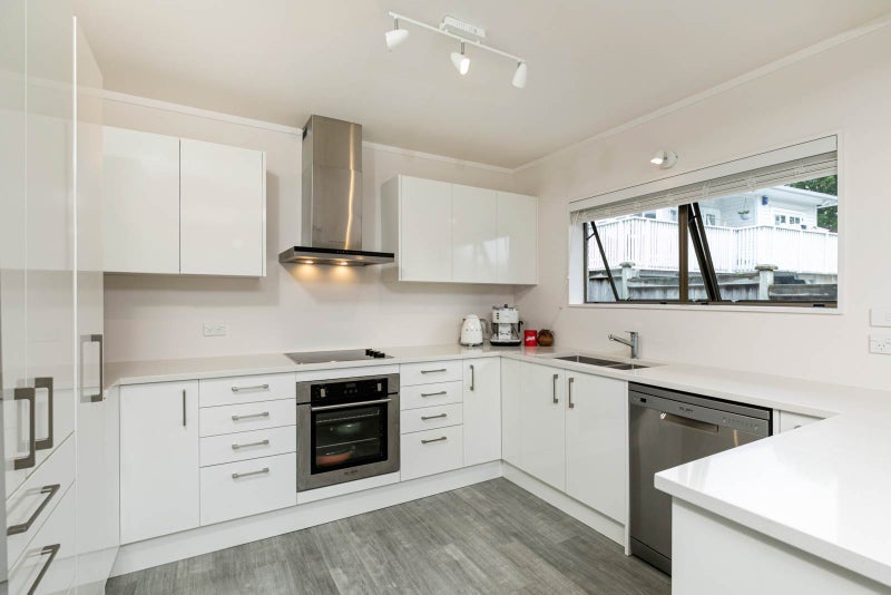 1/489 Beach Road, Murrays Bay, Auckland - Carousel 2