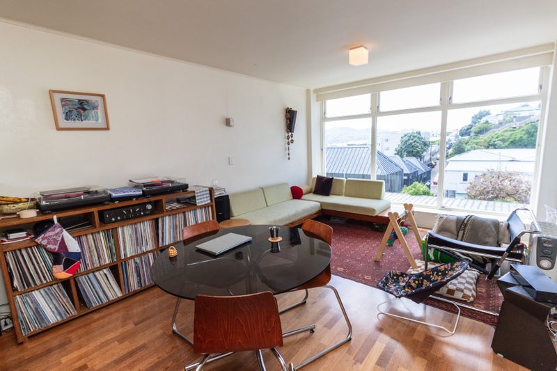 12A/4 Claremont Grove, Mount Victoria, Wellington - Carousel 2