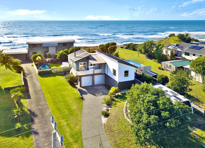 569 Pukehina Parade, Te Puke - Carousel 1