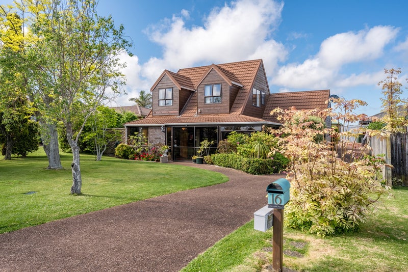 16 Golfland Drive, Golflands, Auckland - Carousel 1