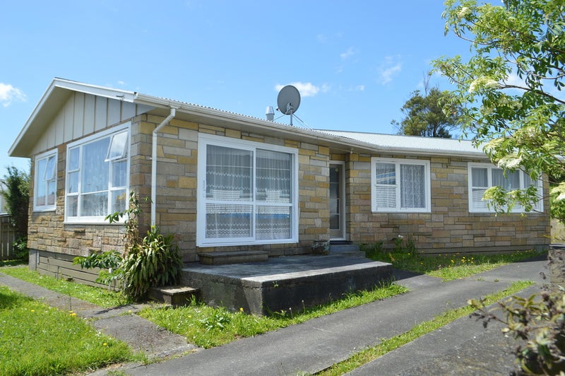 44 Kokiri Crescent, Waitangirua, Porirua - Carousel 1