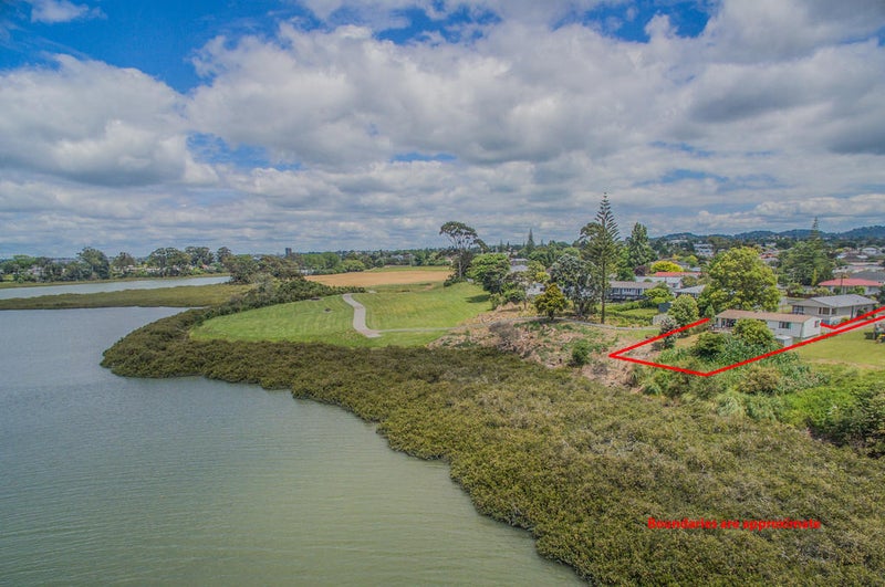 2/80 Cobham Crescent, Kelston, Auckland - Carousel 1