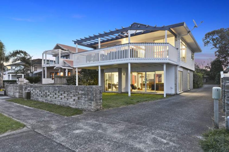 28 The Esplanade, Eastern Beach, Auckland - Carousel 1