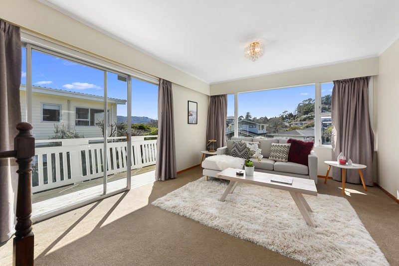 12 Deller Grove, Silverstream, Upper Hutt - Carousel 2