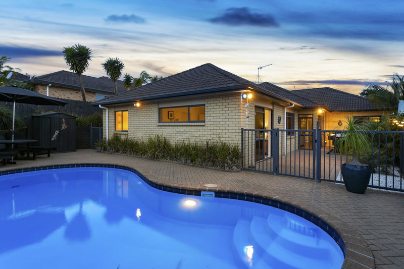 63 Moyrus Crescent, East Tamaki Heights, Auckland - Carousel 2