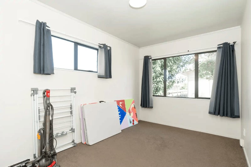 37A May Street, Hamilton East, Hamilton - Carousel 23