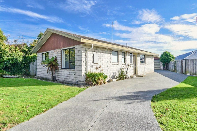 31 Tyrone Street, Belfast, Christchurch - Carousel 1