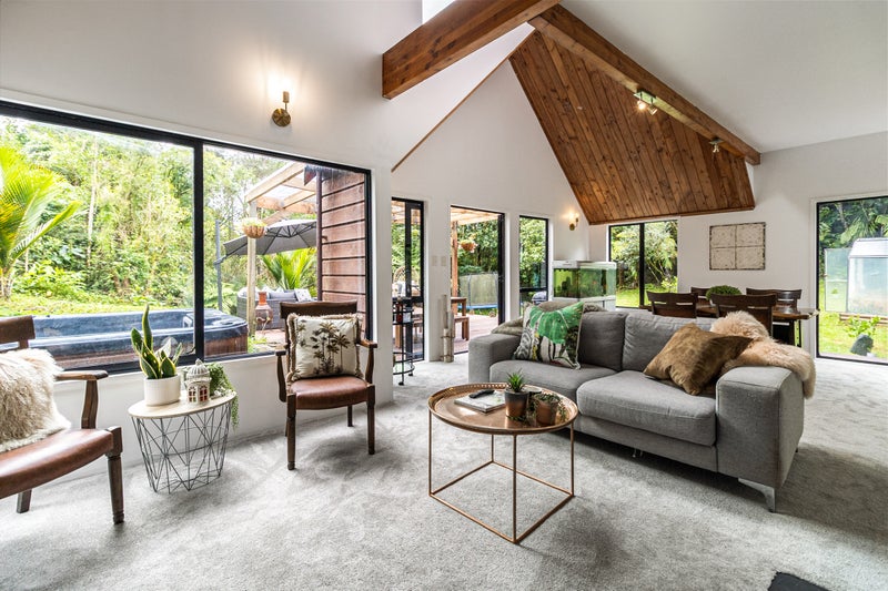 424 Scenic Drive, Waiatarua, Auckland - Carousel 2