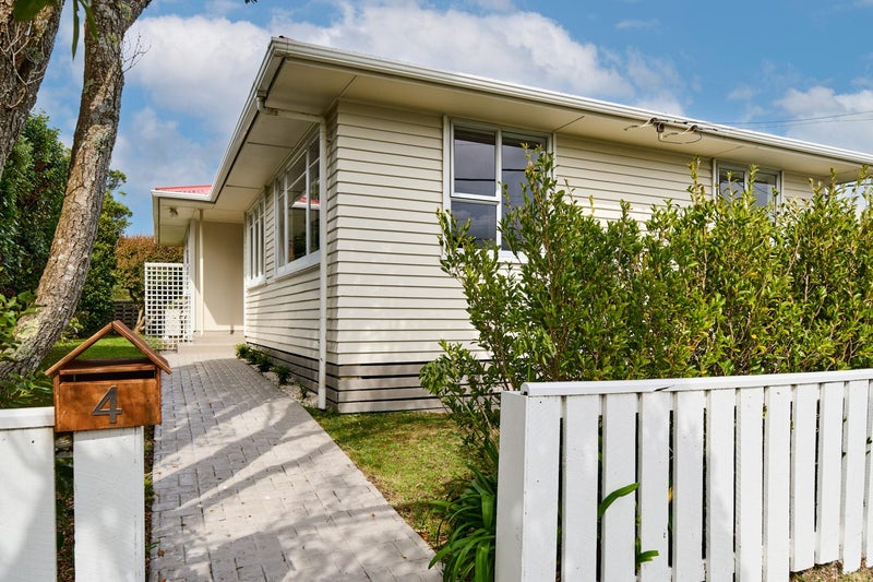 4 Kenmore Street, Newlands, Wellington - Carousel 1