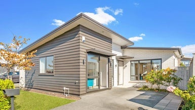 49 Nganui Avenue, Takanini, Auckland - Carousel 1