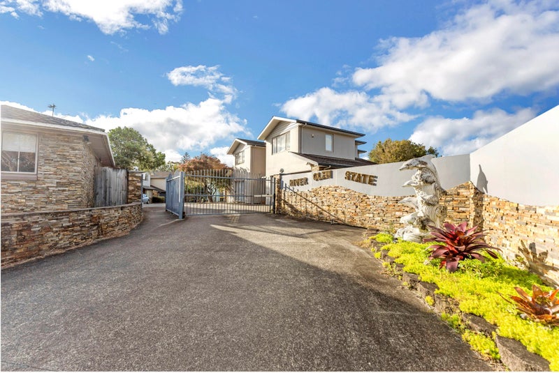 12 Snell Place, Pakuranga, Auckland - Carousel 1