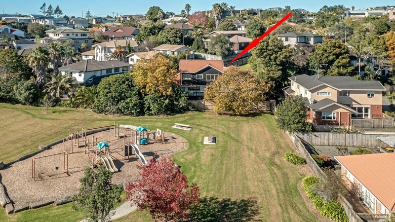 15 Margaret Henry Crescent, Oteha, Auckland - Carousel 1