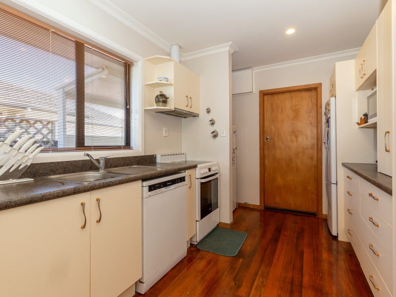 11 Oriana Crescent, Hornby, Christchurch - Carousel 2