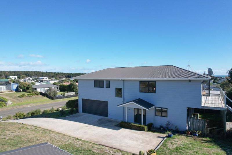 15 Aranui Avenue, Waitarere Beach, Levin - Carousel 1
