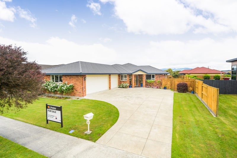 37 Liberty Grove, Kelvin Grove, Palmerston North - Carousel 1