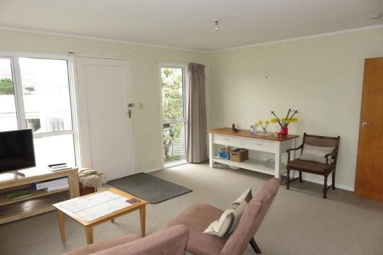 6A Downing Street, Crofton Downs, Wellington - Carousel 2