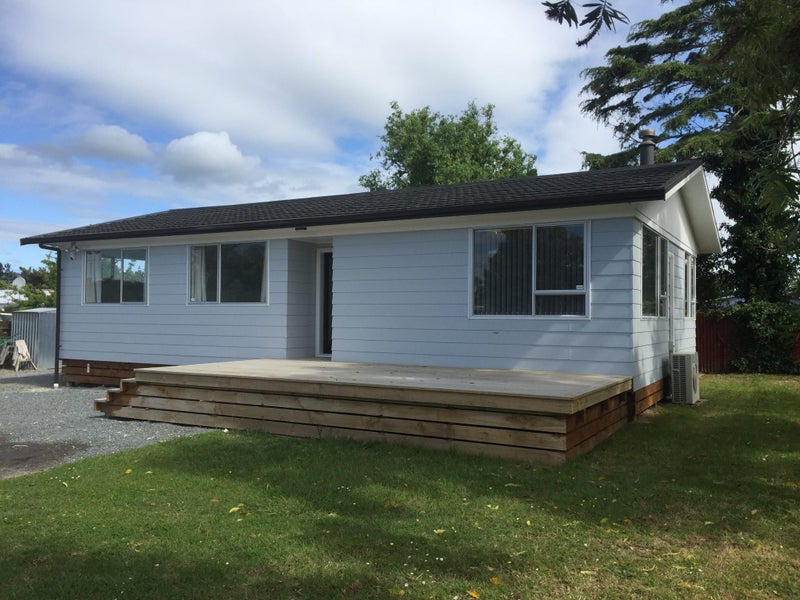 17B Lipton Grove, Ōpaheke, Papakura - Carousel 1