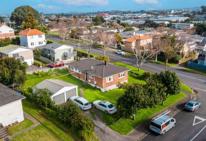 51 Pilkington Road, Panmure, Auckland - Carousel 2
