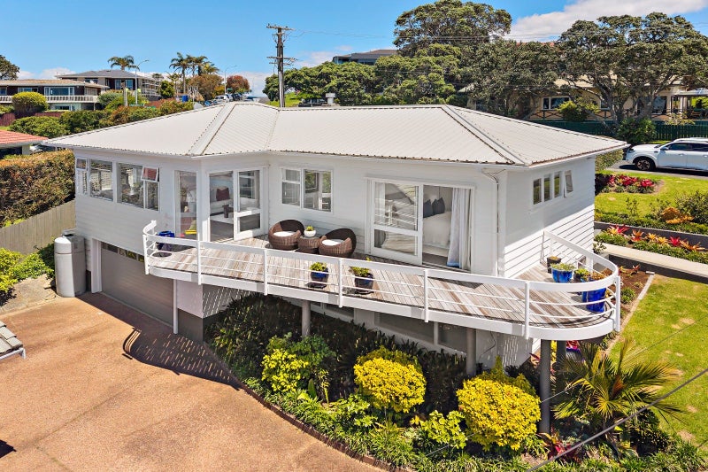 1/1 Eastcliffe Road, Castor Bay, Auckland - Carousel 1
