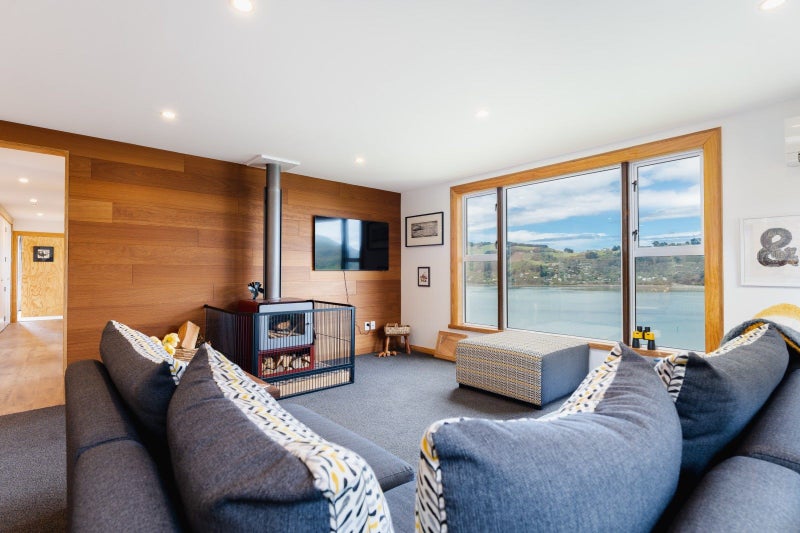 41 Adderley Terrace, Ravensbourne, Dunedin - Carousel 1
