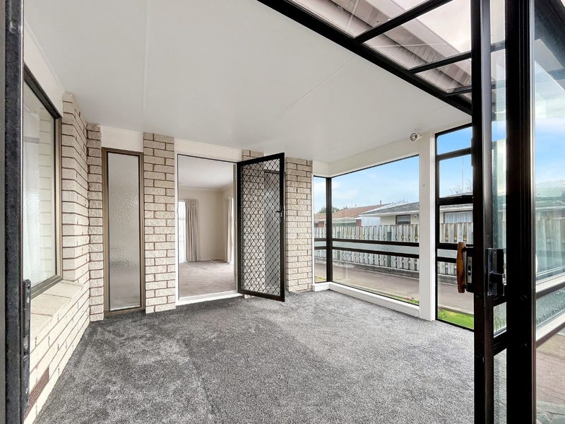 5 Chertsey Court, Roslyn, Palmerston North - Carousel 12