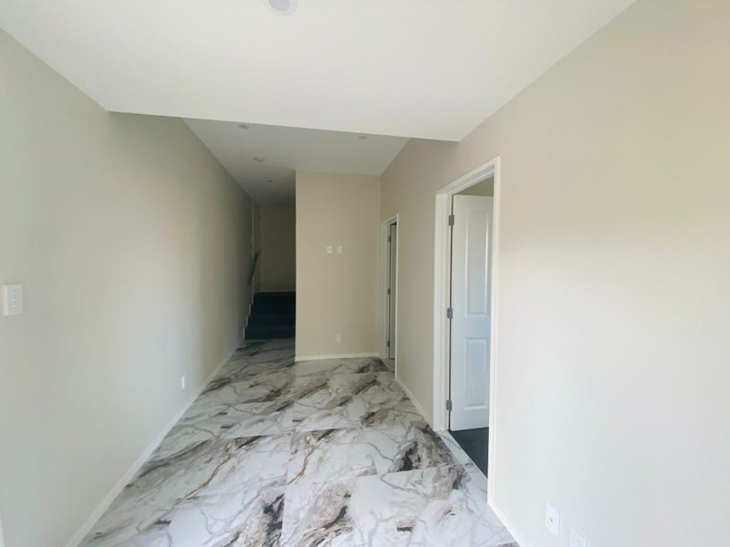 25 The Mews, Shamrock Park, Auckland - Carousel 2