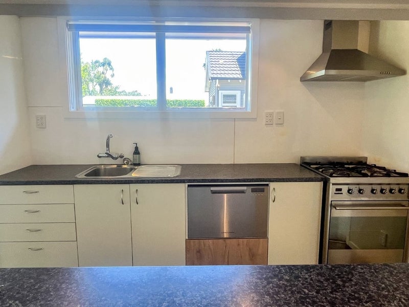 2/186 Blighs Road, Strowan, Christchurch - Carousel 2