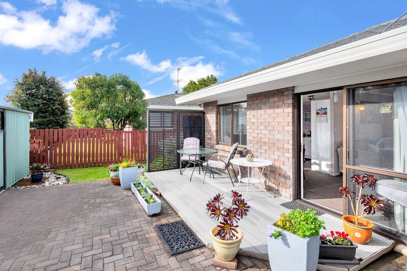 2/4 Spring Grove, Henderson, Auckland - Carousel 17
