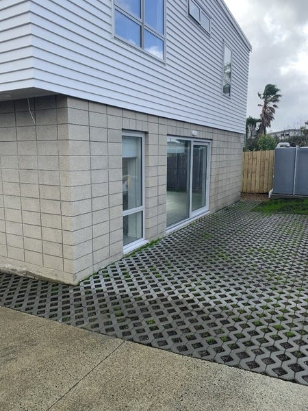 1/492 East Coast Road, Windsor Park, Auckland - Carousel 2