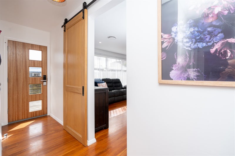 11 Garnett Avenue, Forest Lake, Hamilton - Carousel 2