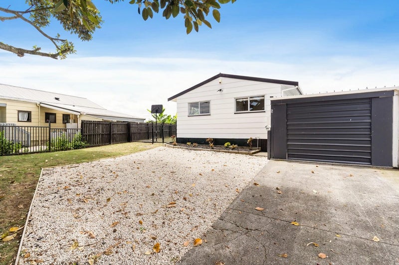 2/2 Hatherley Place, Clendon Park, Auckland - Carousel 1