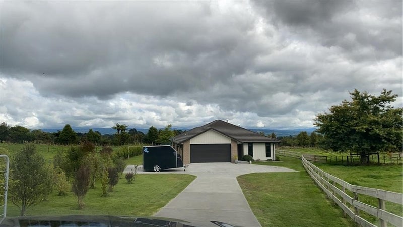 23 Williams Road North, Pyes Pa, Tauranga - Carousel 1