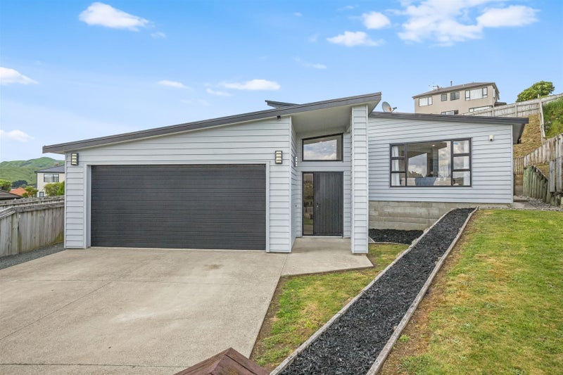 22 Dusky Crescent, Aotea, Porirua - Carousel 1