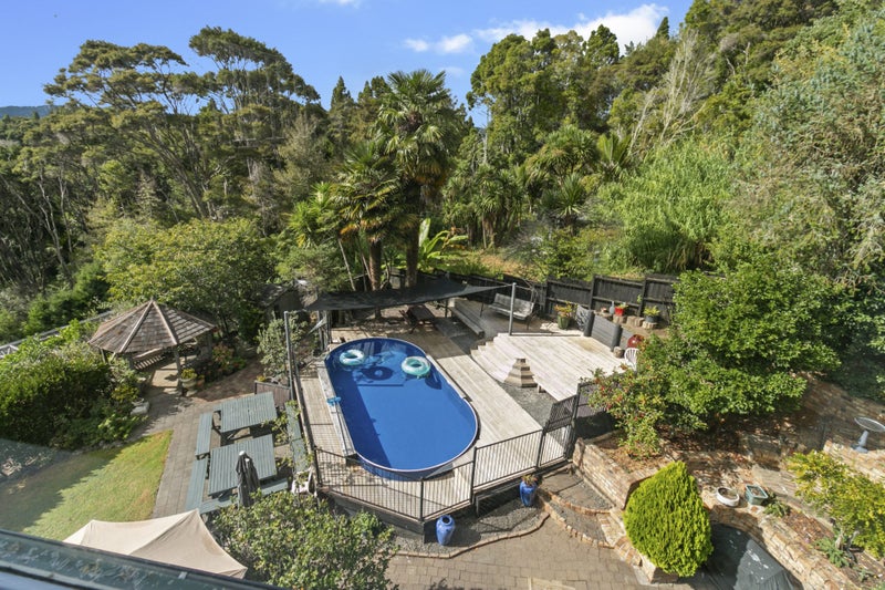 17 Kellys Road, Waiatarua, Auckland - Carousel 2