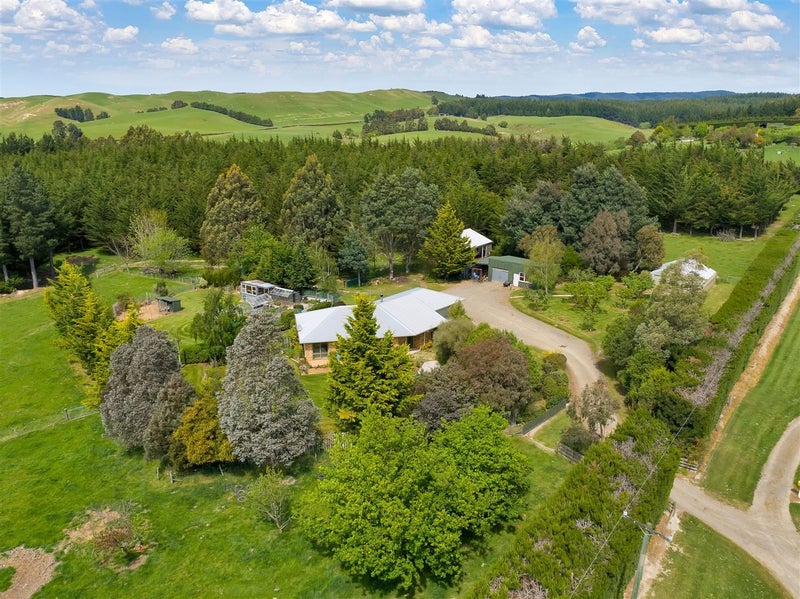 373 Cramptons Bush Road, Broomfield, Amberley - Carousel 1