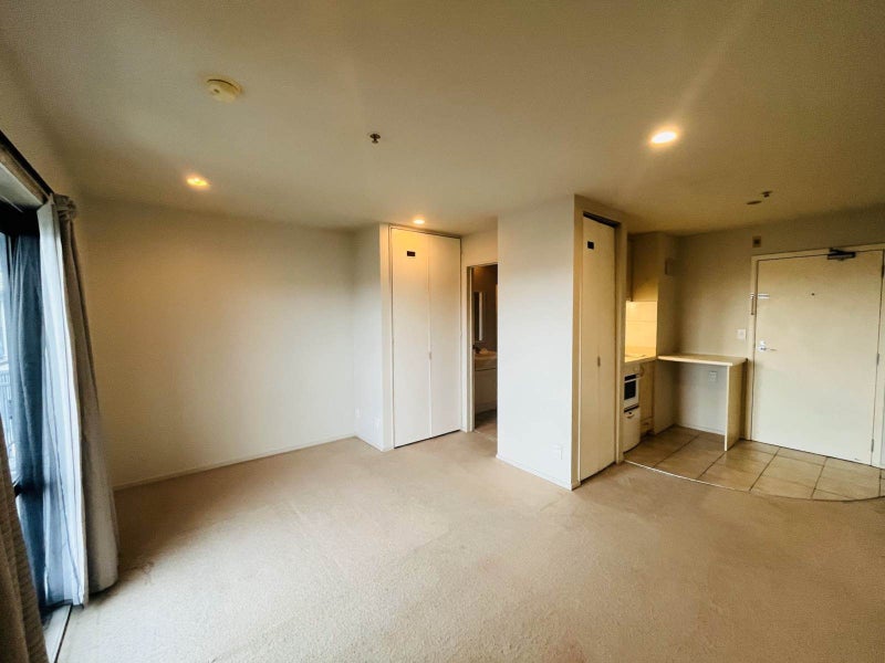 5F/10 Crown Lynn Place, New Lynn, Auckland - Carousel 2