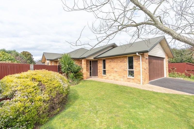 9 St James Drive, Huntington, Hamilton - Carousel 1