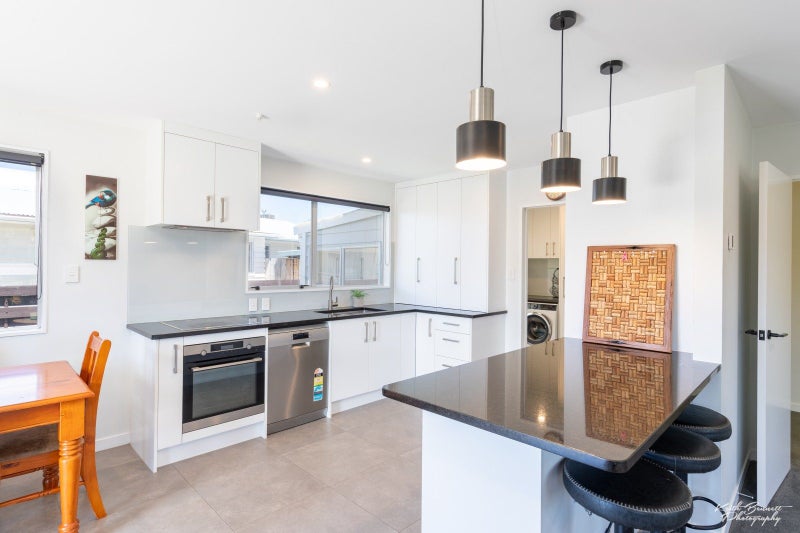 119 California Drive, Totara Park, Upper Hutt - Carousel 2