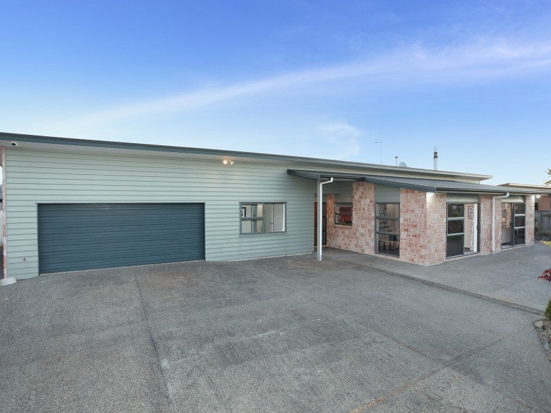 24 Geneva Terrace, Kelvin Grove, Palmerston North - Carousel 2