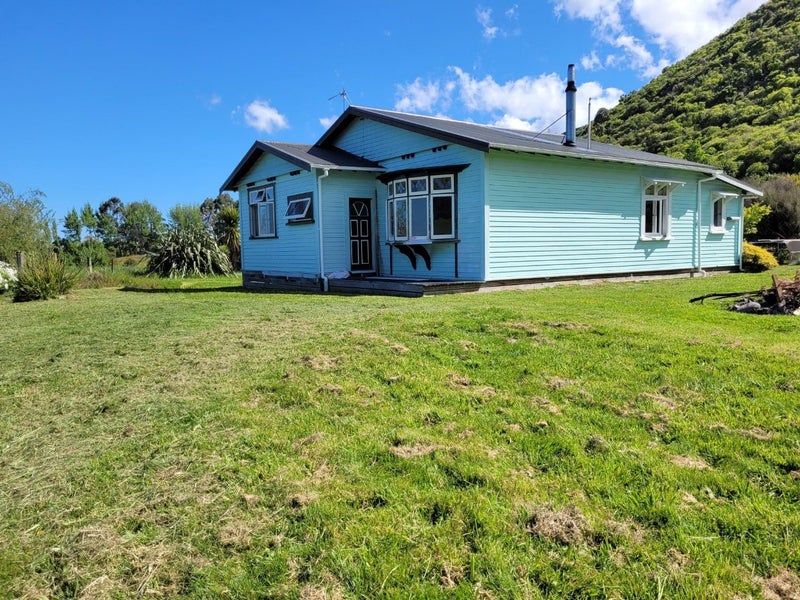 185 Bucks Road, Featherston - Carousel 1