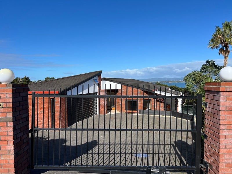 9 Poaka Place, Beach Haven, Auckland - Carousel 1