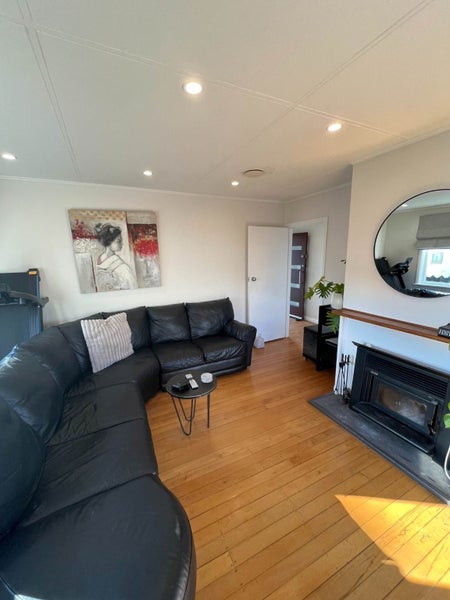 7 Coral Crescent, Panmure, Auckland - Carousel 2