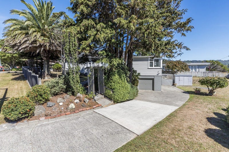 5 Champion Street, Ranui, Porirua - Carousel 1