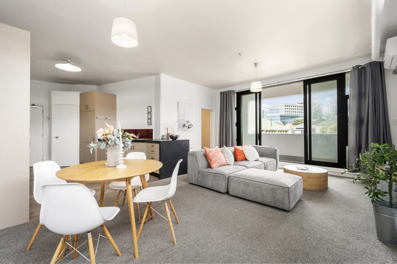 18/125 Thorndon Quay, Pipitea, Wellington - Carousel 2