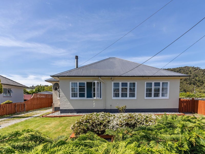 9 Kerr Avenue, Cobden, Greymouth - Carousel 1