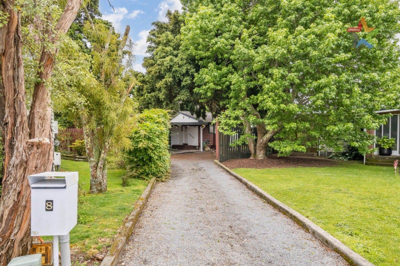8 Bailey Grove, Trentham, Upper Hutt - Carousel 1