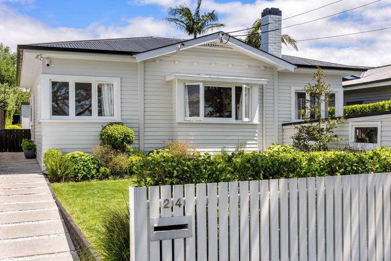 24 Riro Street, Point Chevalier, Auckland - Carousel 1